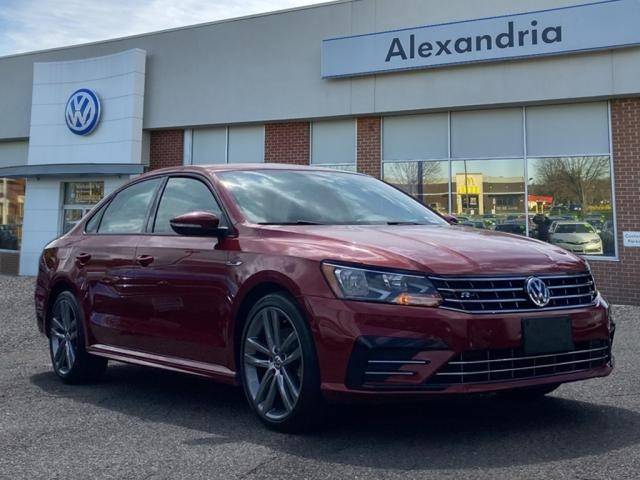 2018 Volkswagen Passat R-Line FWD photo