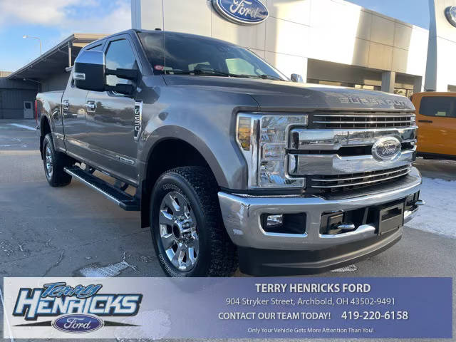 2018 Ford F-250 Super Duty LARIAT 4WD photo