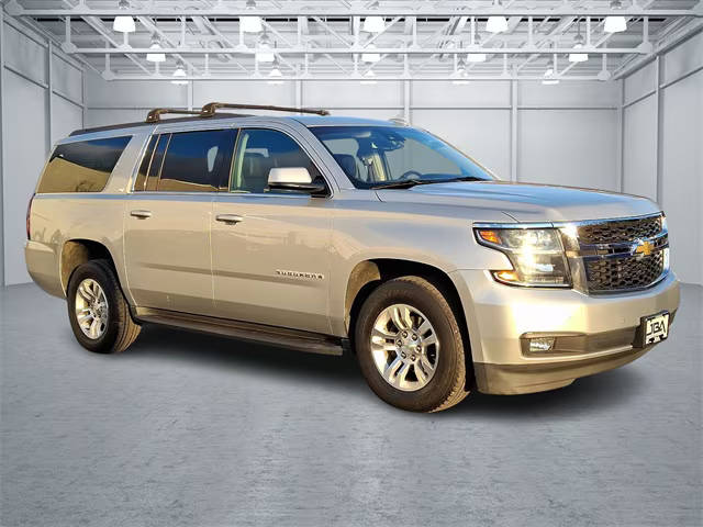 2017 Chevrolet Suburban LT 4WD photo