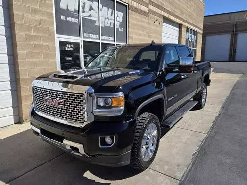 2017 GMC Sierra 2500HD Denali 4WD photo