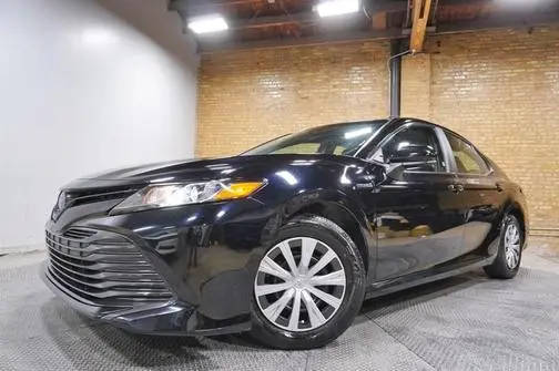 2018 Toyota Camry Hybrid LE FWD photo