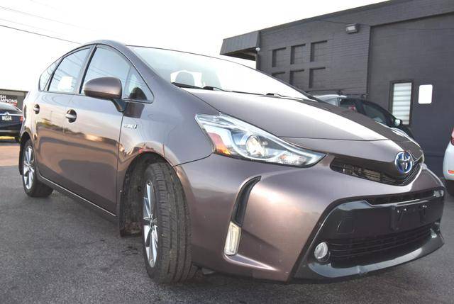 2017 Toyota Prius v Five FWD photo