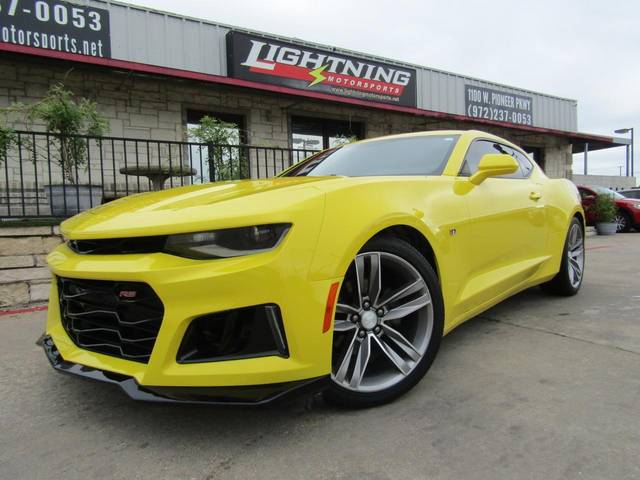 2017 Chevrolet Camaro 1LT RWD photo