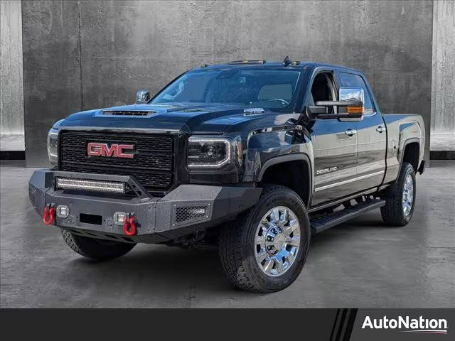 2018 GMC Sierra 2500HD Denali 4WD photo