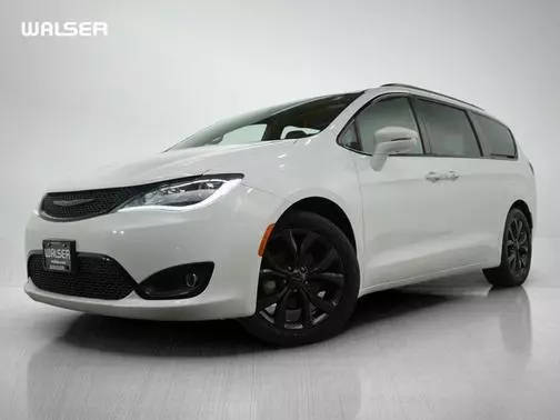 2018 Chrysler Pacifica Minivan Limited FWD photo