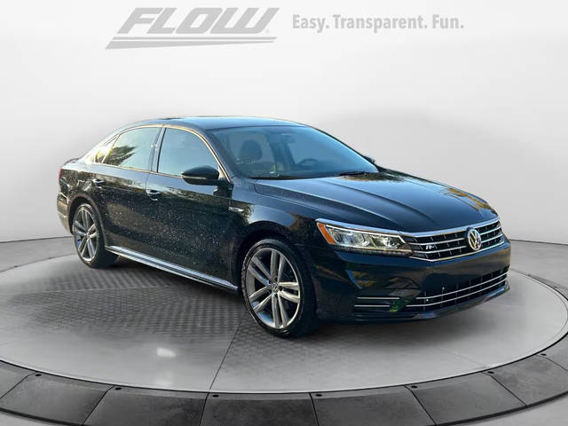 2018 Volkswagen Passat R-Line FWD photo