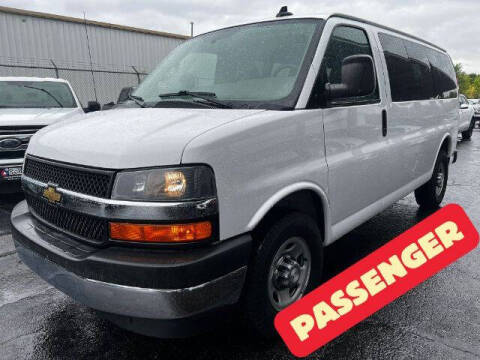 2017 Chevrolet Express LT RWD photo