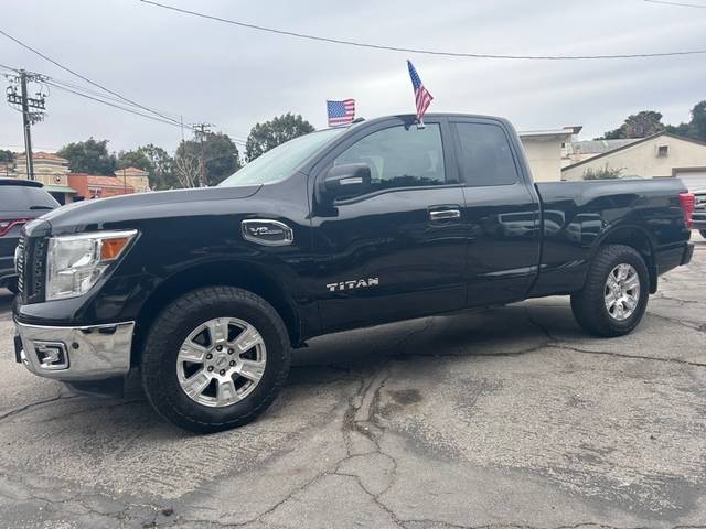 2017 Nissan Titan SV RWD photo