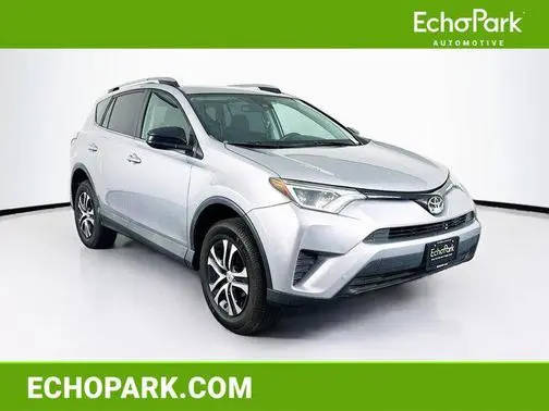 2018 Toyota RAV4 LE FWD photo