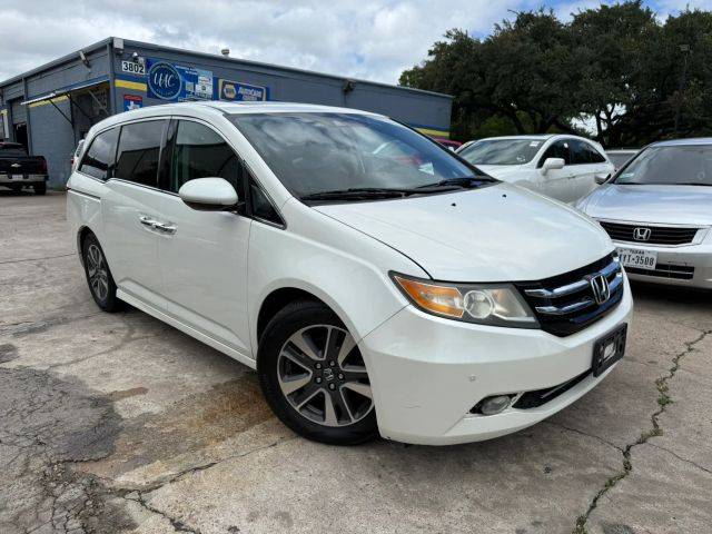 2015 Honda Odyssey Touring FWD photo