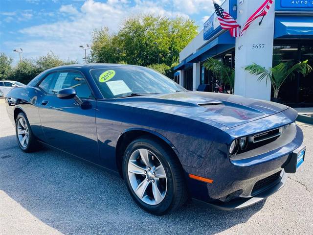 2016 Dodge Challenger SXT RWD photo