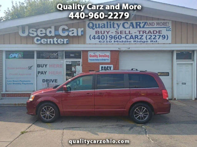 2017 Dodge Grand Caravan SXT FWD photo