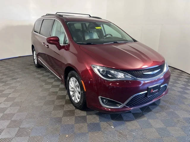 2017 Chrysler Pacifica Minivan Touring-L FWD photo