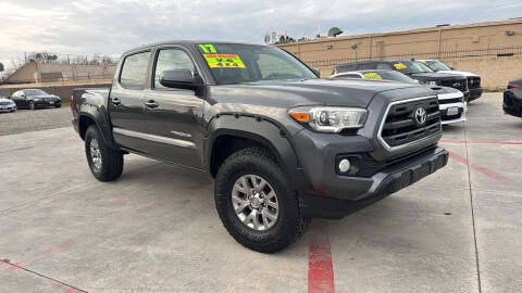 2017 Toyota Tacoma SR5 4WD photo
