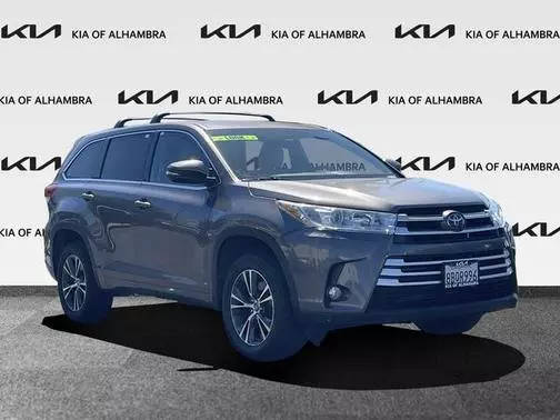 2018 Toyota Highlander LE Plus FWD photo