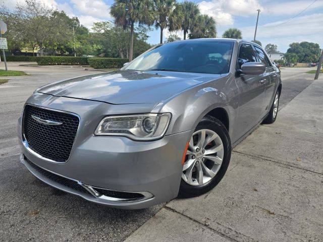 2016 Chrysler 300 Limited RWD photo