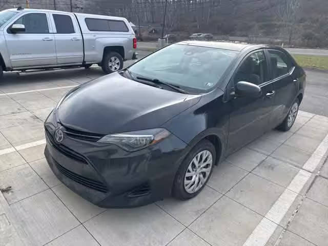 2018 Toyota Corolla LE FWD photo