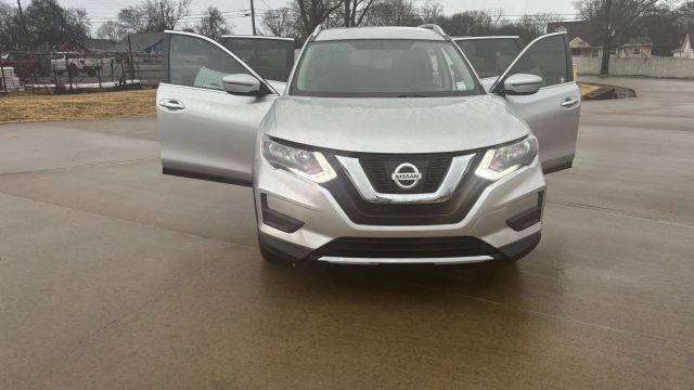 2018 Nissan Rogue SV FWD photo