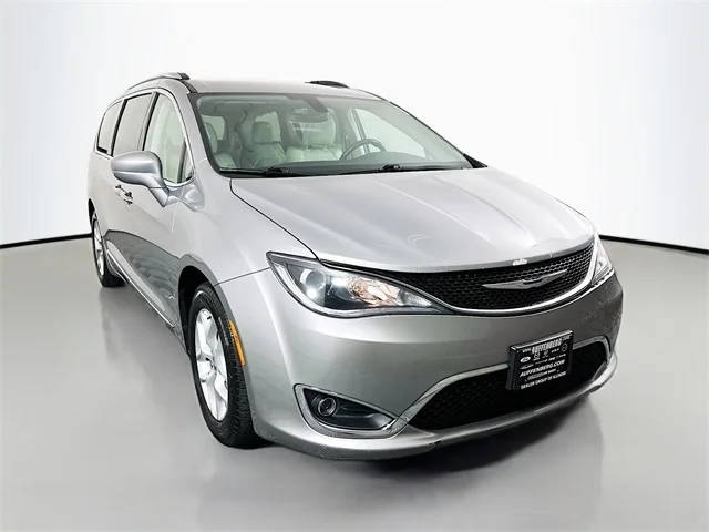 2018 Chrysler Pacifica Minivan Touring L FWD photo