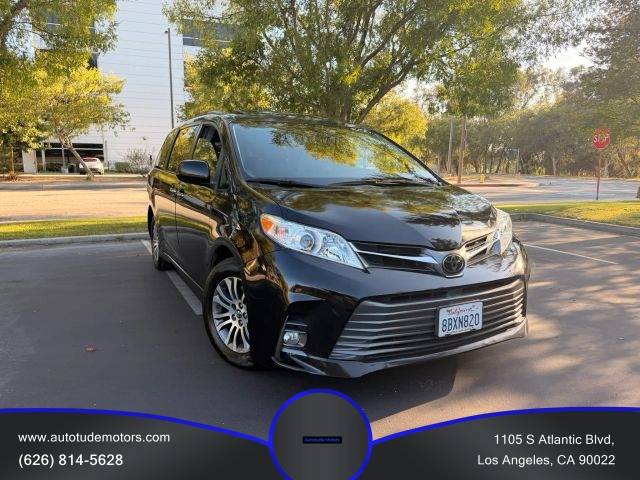 2018 Toyota Sienna XLE Premium FWD photo