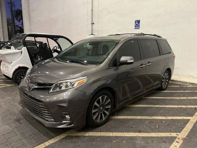 2018 Toyota Sienna Limited FWD photo