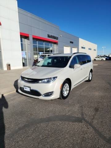 2017 Chrysler Pacifica Minivan Touring-L FWD photo