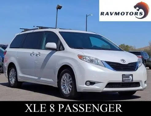 2017 Toyota Sienna XLE FWD photo