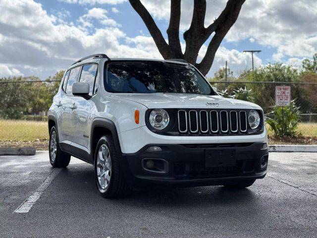 2017 Jeep Renegade Latitude FWD photo