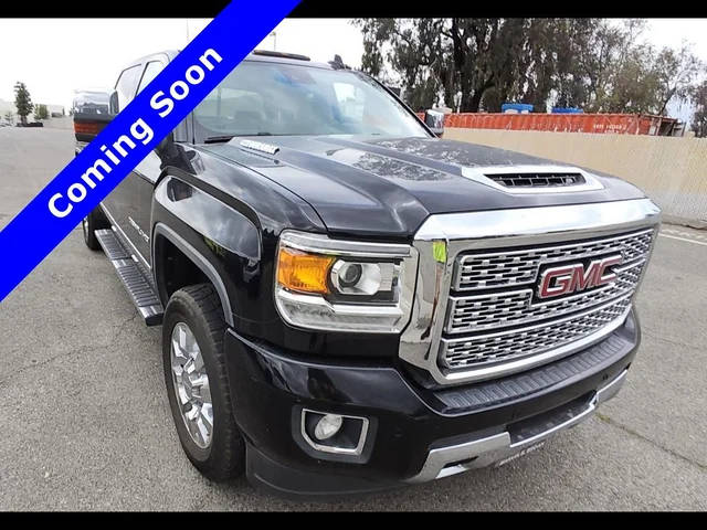 2018 GMC Sierra 2500HD Denali 4WD photo