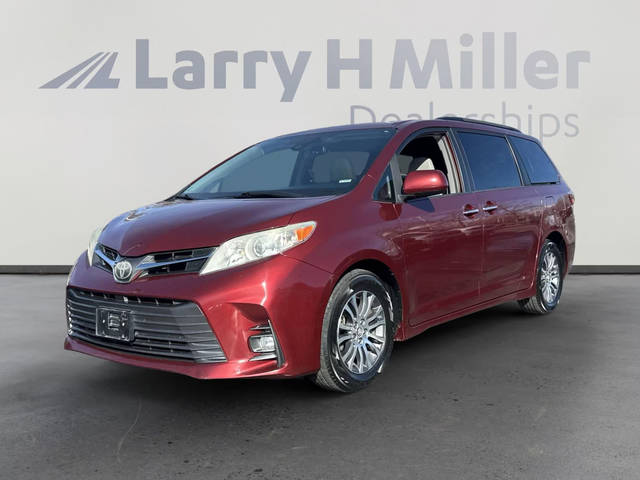 2018 Toyota Sienna XLE FWD photo