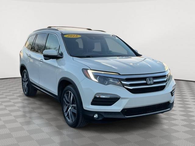 2018 Honda Pilot Touring FWD photo