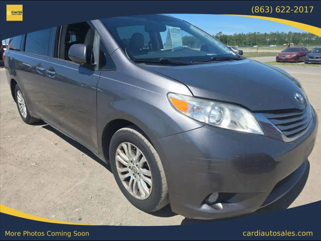 2017 Toyota Sienna XLE Auto Access Seat FWD photo