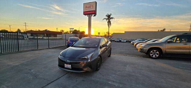 2016 Toyota Prius Three FWD photo