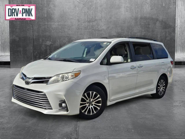 2018 Toyota Sienna XLE Premium FWD photo