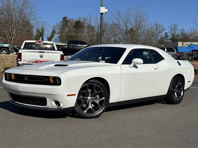 2018 Dodge Challenger SXT Plus RWD photo