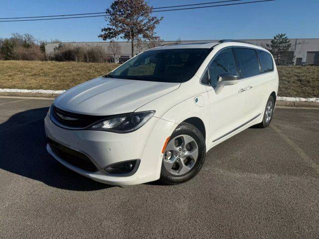 2018 Chrysler Pacifica Minivan Hybrid Limited FWD photo