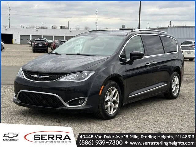 2018 Chrysler Pacifica Minivan Touring L Plus FWD photo