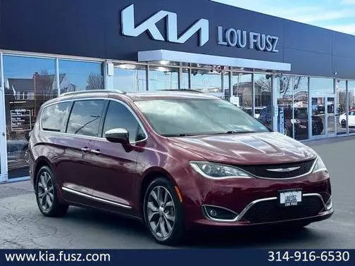 2018 Chrysler Pacifica Minivan Limited FWD photo