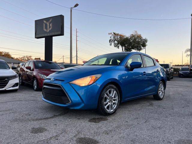 2018 Toyota Yaris  FWD photo