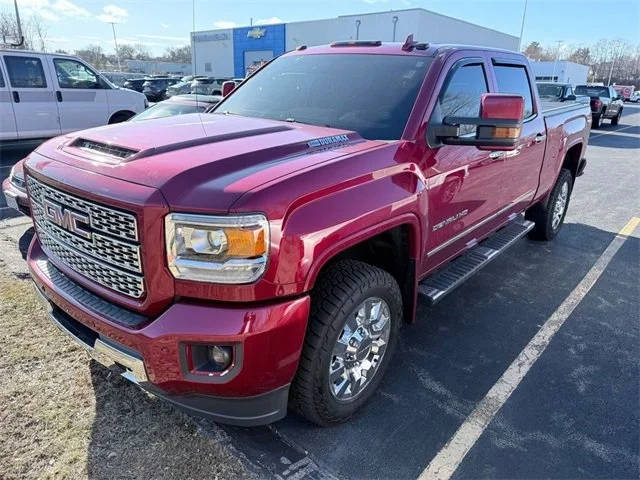 2018 GMC Sierra 2500HD Denali 4WD photo