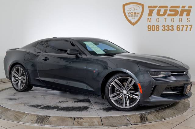 2017 Chevrolet Camaro 1LT RWD photo