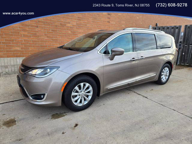 2018 Chrysler Pacifica Minivan Touring L FWD photo