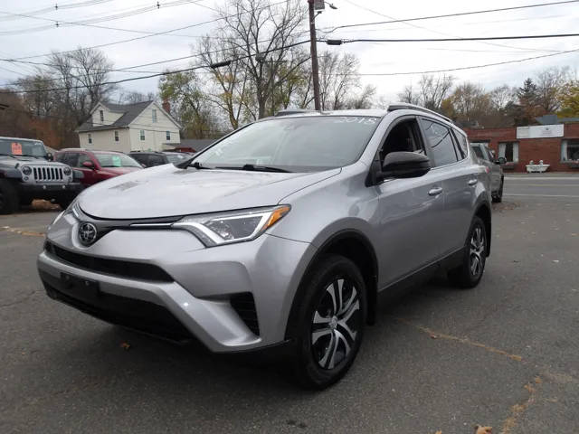 2018 Toyota RAV4 LE AWD photo