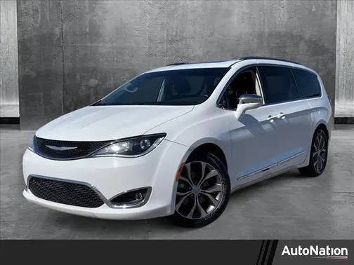 2018 Chrysler Pacifica Minivan Limited FWD photo