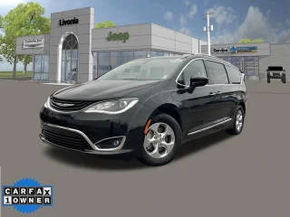 2018 Chrysler Pacifica Minivan Hybrid Touring L FWD photo