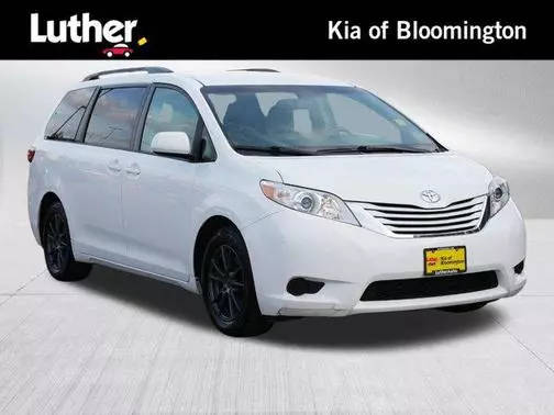 2017 Toyota Sienna LE FWD photo