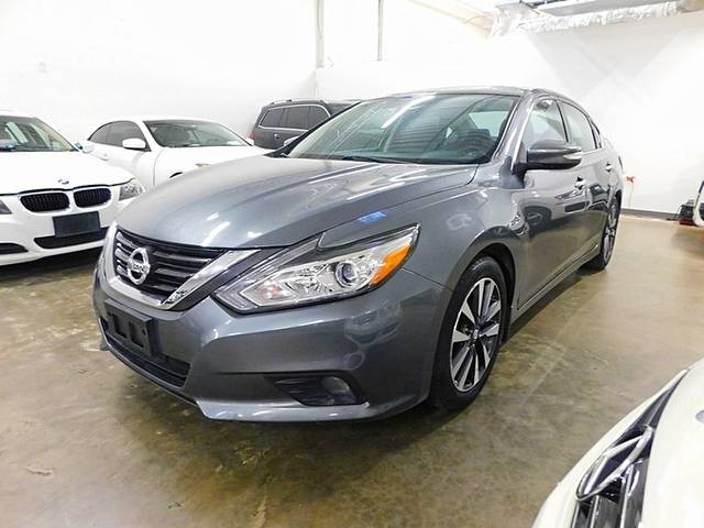 2017 Nissan Altima 2.5 SV FWD photo