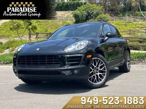 2018 Porsche Macan  AWD photo