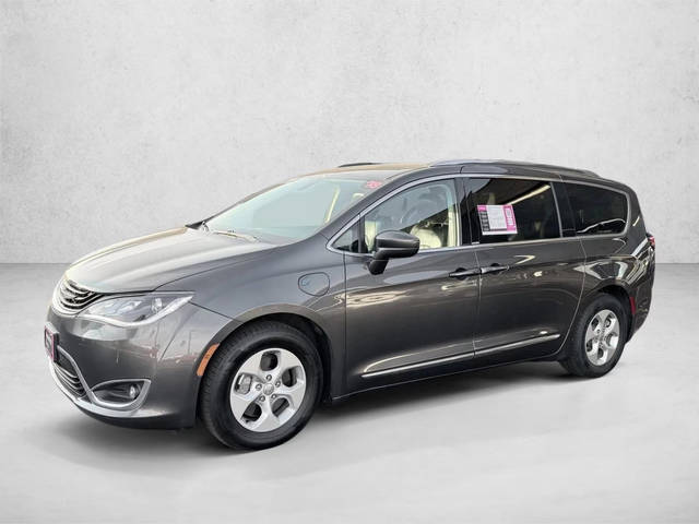 2018 Chrysler Pacifica Minivan Hybrid Touring L FWD photo