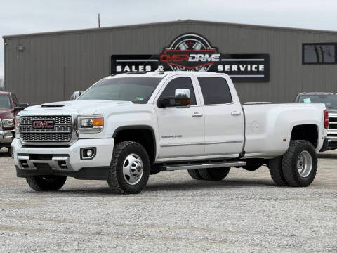 2018 GMC Sierra 3500HD Denali 4WD photo